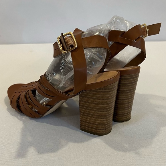 Madden Girl Reine Heels, Tan, Size 9 - Picture 4 of 6
